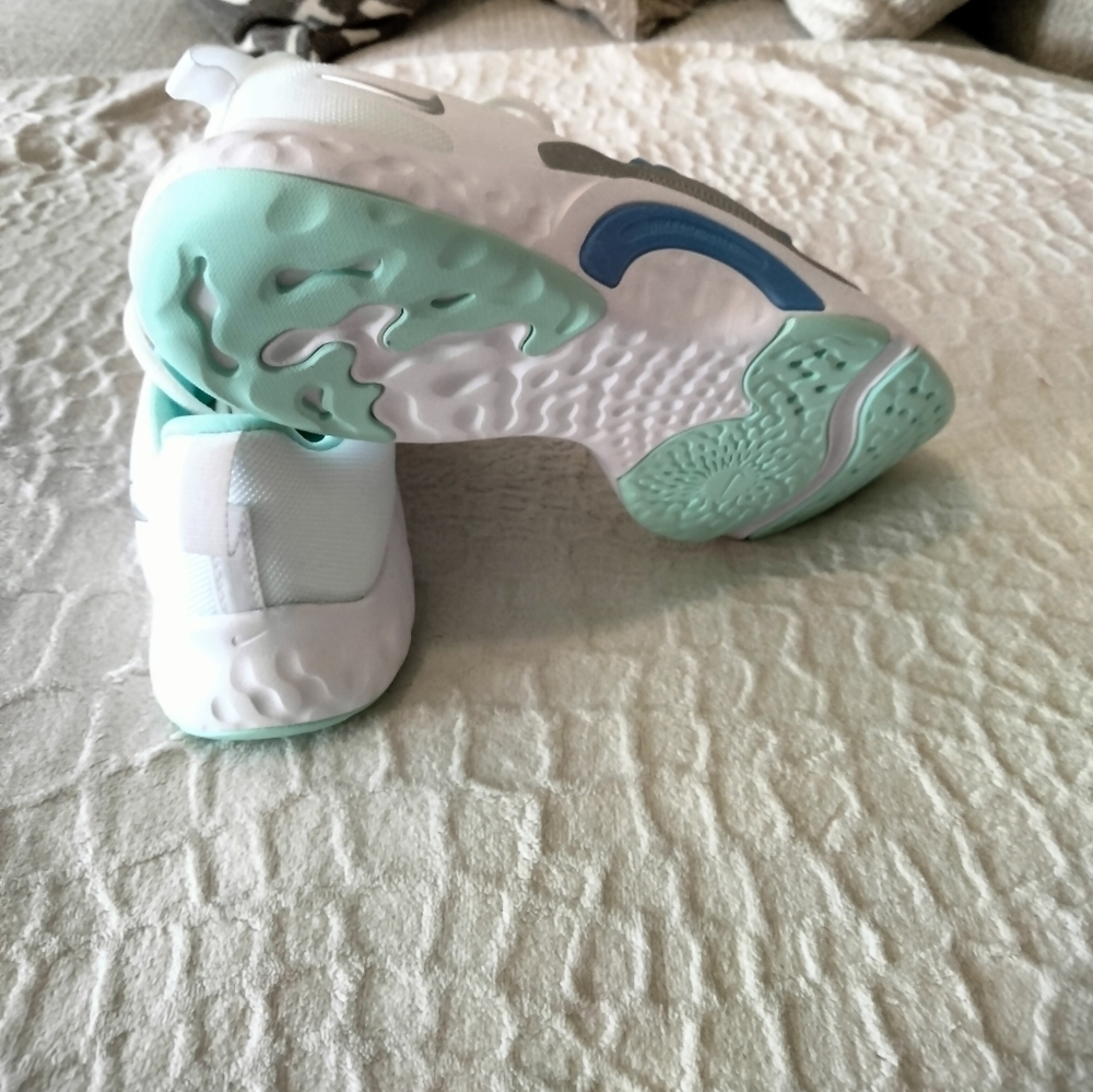 NWT Renew Nike Sneakers - Picture 4 of 9